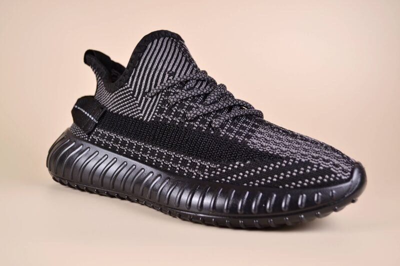 Жіночі кросівки Yeezy Light BG